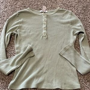 Super cute ribbed green long sleeve